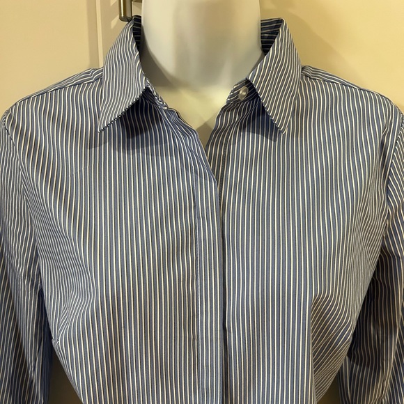 Set of 2 Liz Claiborne Stretch Blouses - Picture 4 of 11